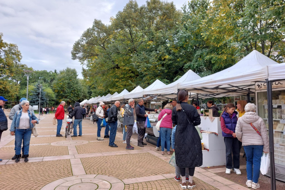 Три години подред, всеки последен четвъртък на месеца, град Ямбол става домакин на уникално фермерско-занаятчийско изложение. То се организира от фондация...